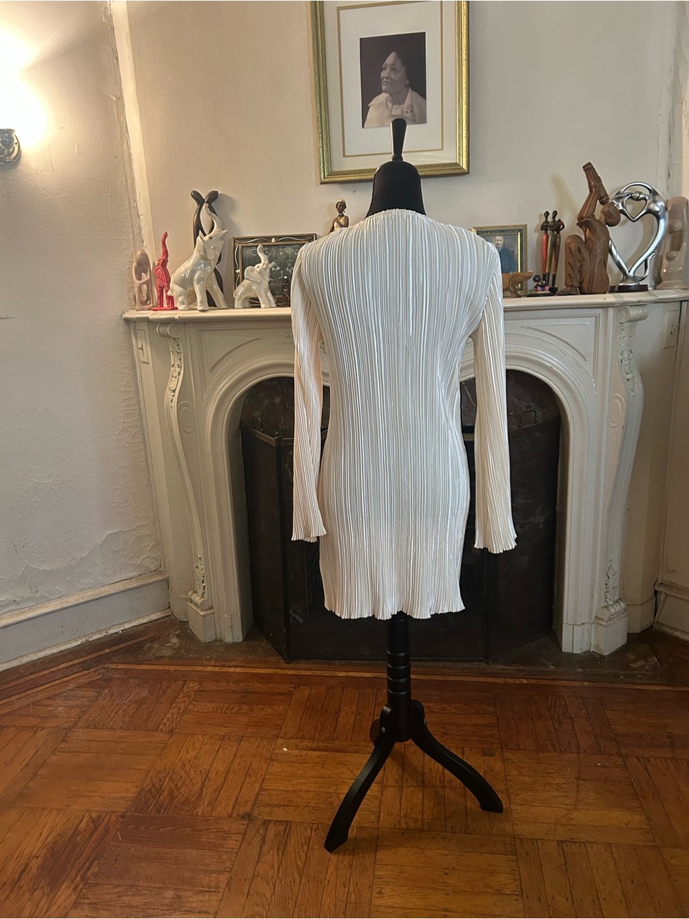Slim-Fit Cream Long-Sleeve Pleated Dress/Shirt